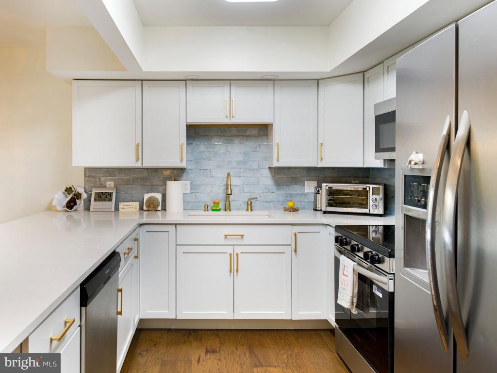 38 LAKEVIEW COURT Unit: 38