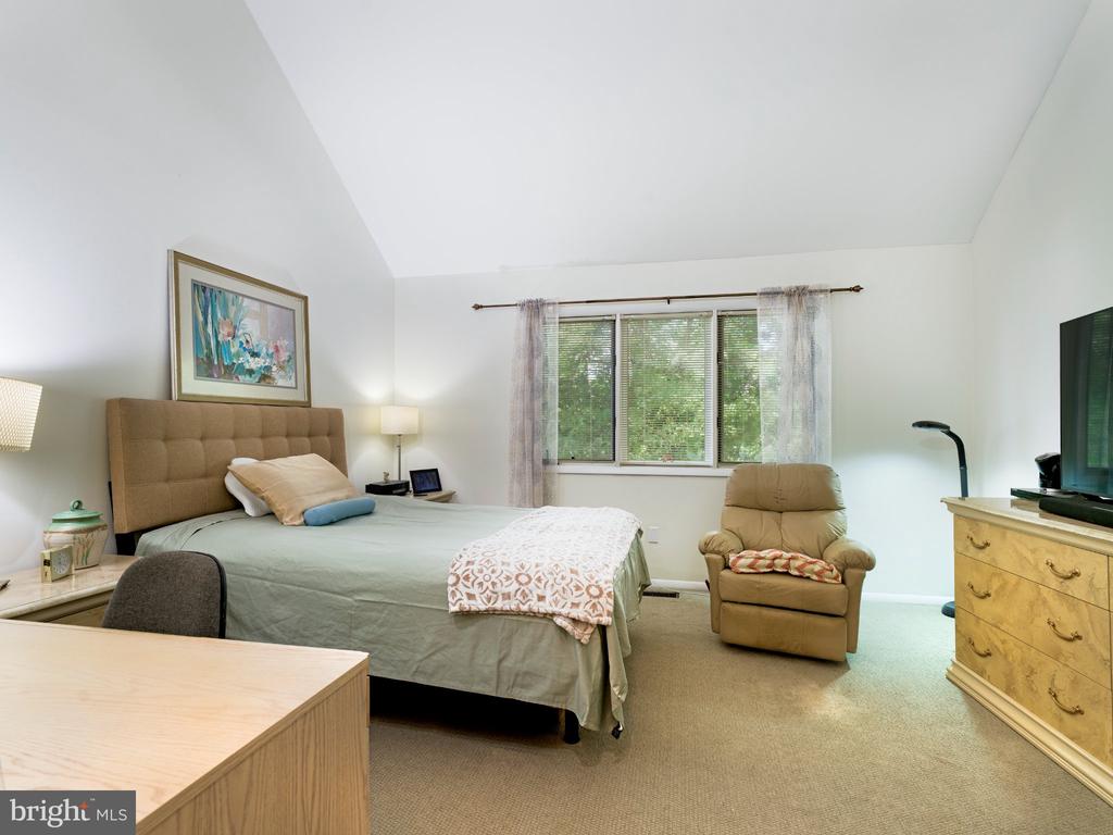 38 LAKEVIEW COURT Unit: 38