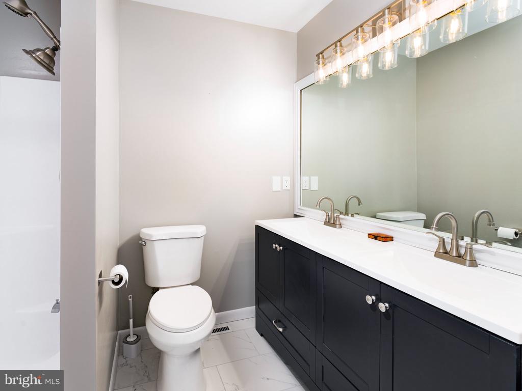 38 LAKEVIEW COURT Unit: 38