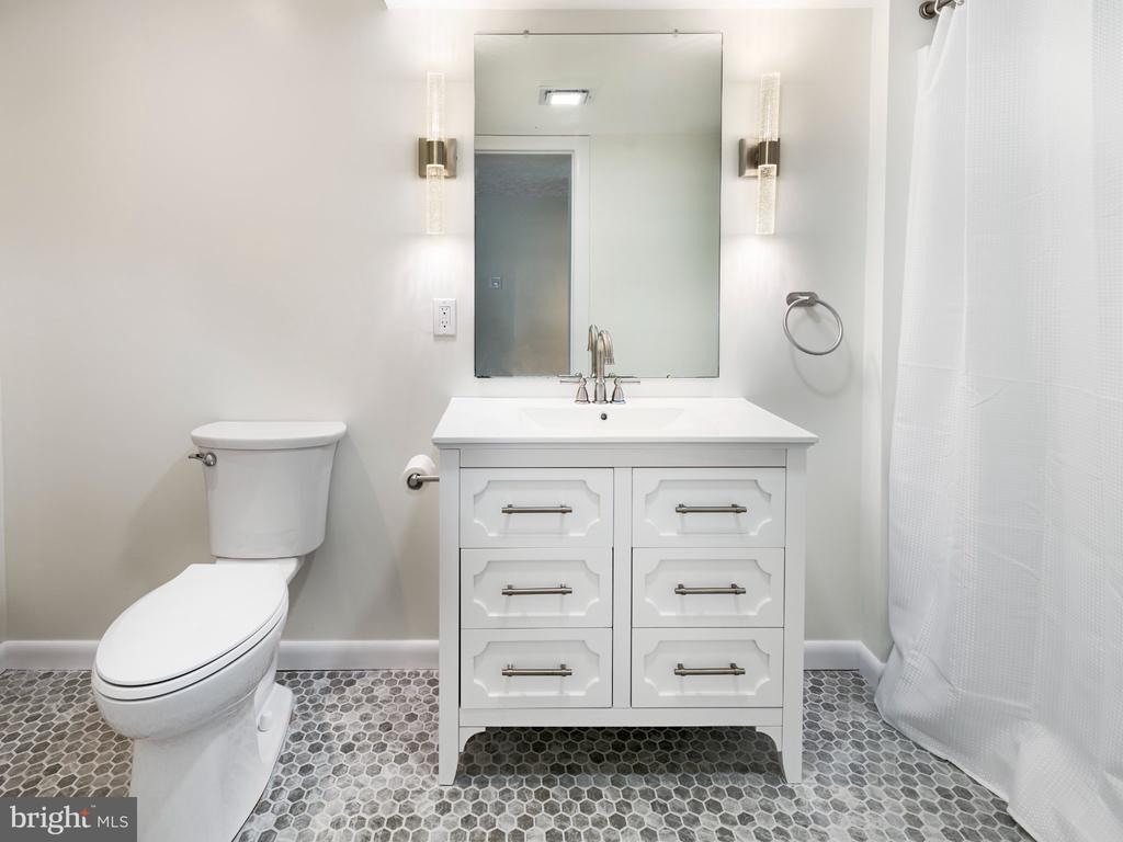 38 LAKEVIEW COURT Unit: 38