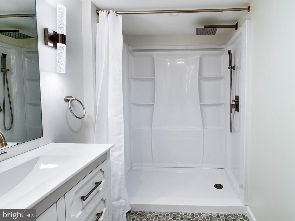 38 LAKEVIEW COURT Unit: 38