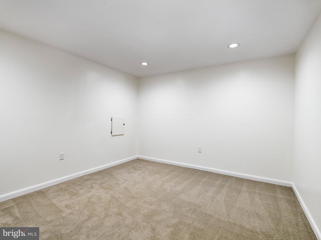 38 LAKEVIEW COURT Unit: 38