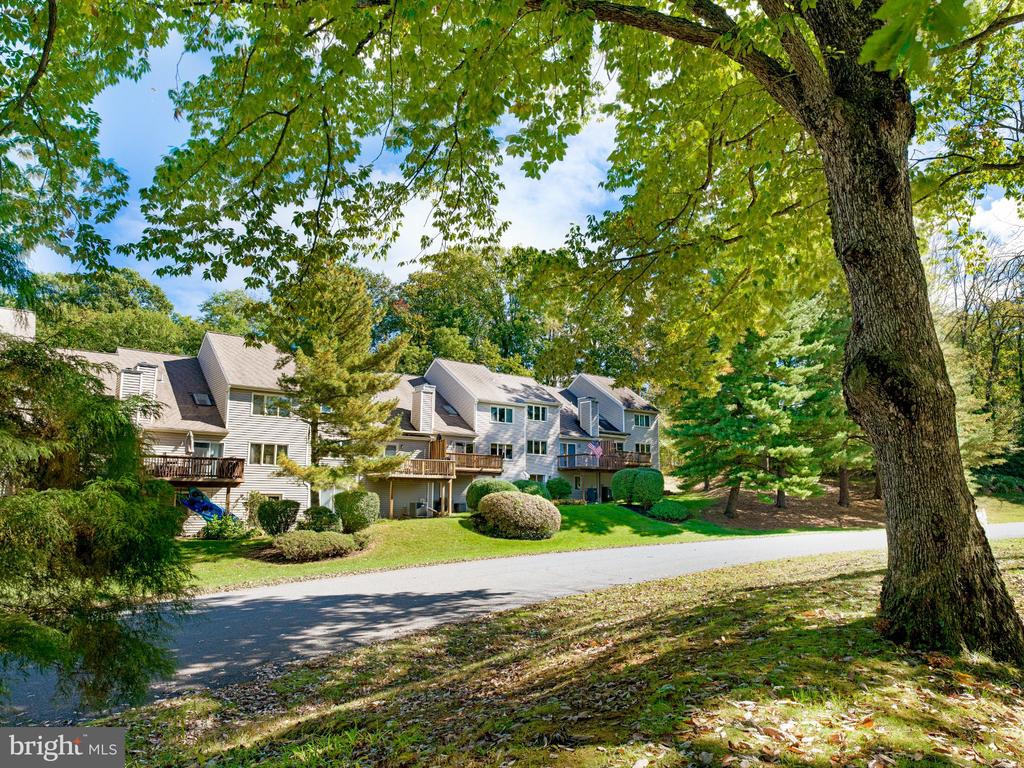 38 LAKEVIEW COURT Unit: 38
