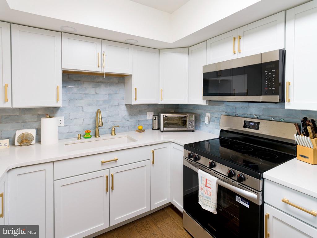 38 LAKEVIEW COURT Unit: 38