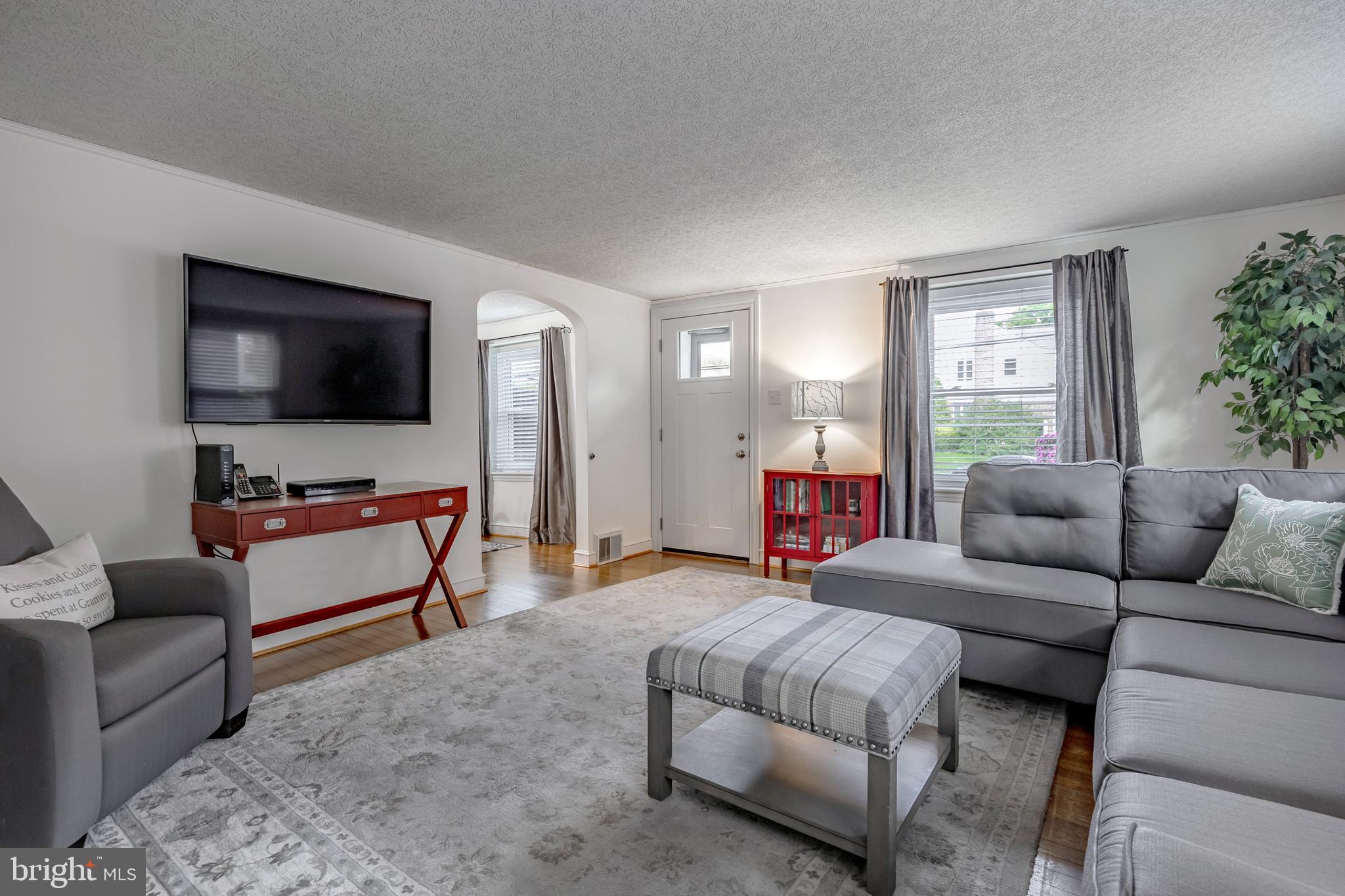 36 N BROOKSIDE ROAD