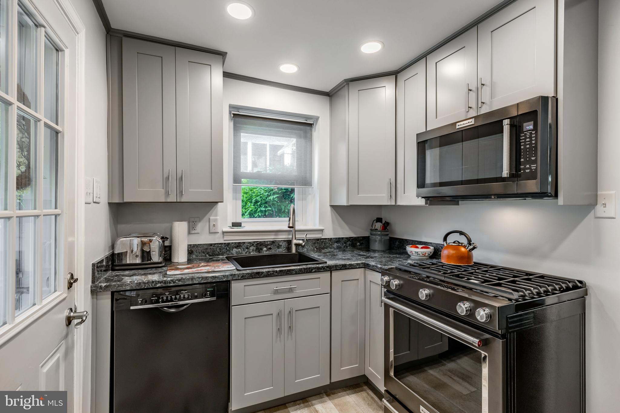 36 N BROOKSIDE ROAD