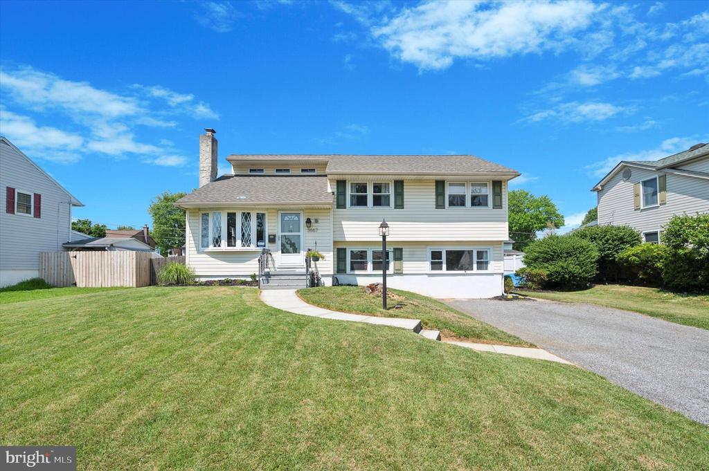 3667 DEEPWATER LANE