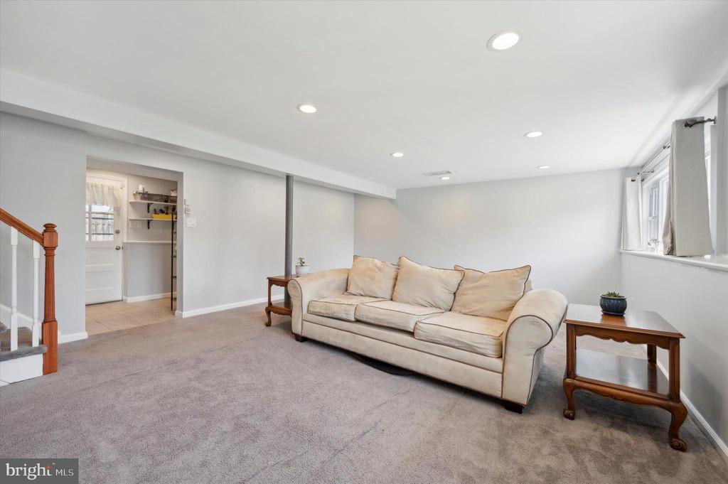 3667 DEEPWATER LANE
