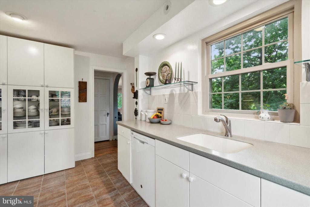 534 BROOKVIEW LANE