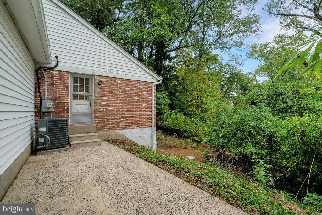 2977 N PROVIDENCE ROAD
