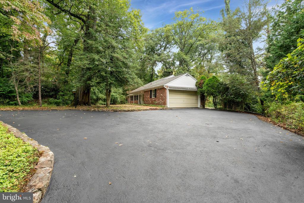 2977 N PROVIDENCE ROAD