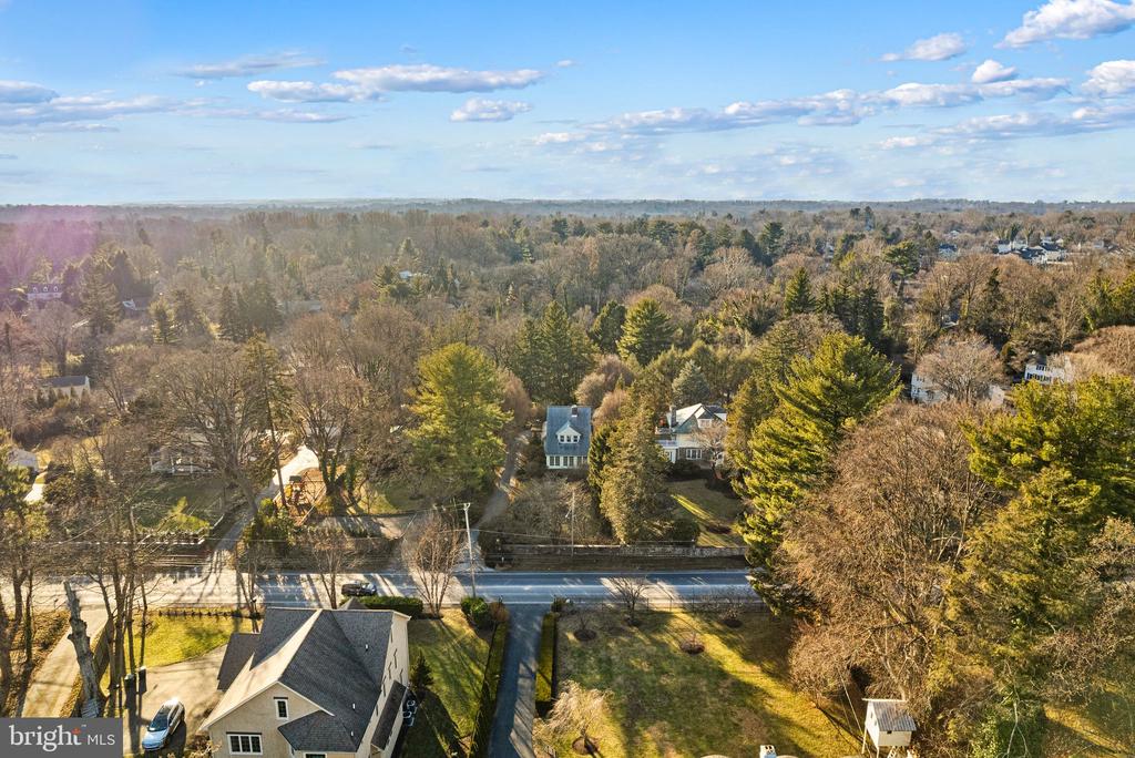 215 N PROVIDENCE ROAD
