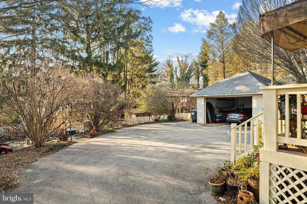 215 N PROVIDENCE ROAD