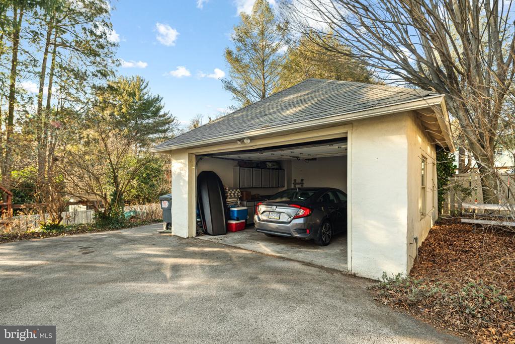 215 N PROVIDENCE ROAD