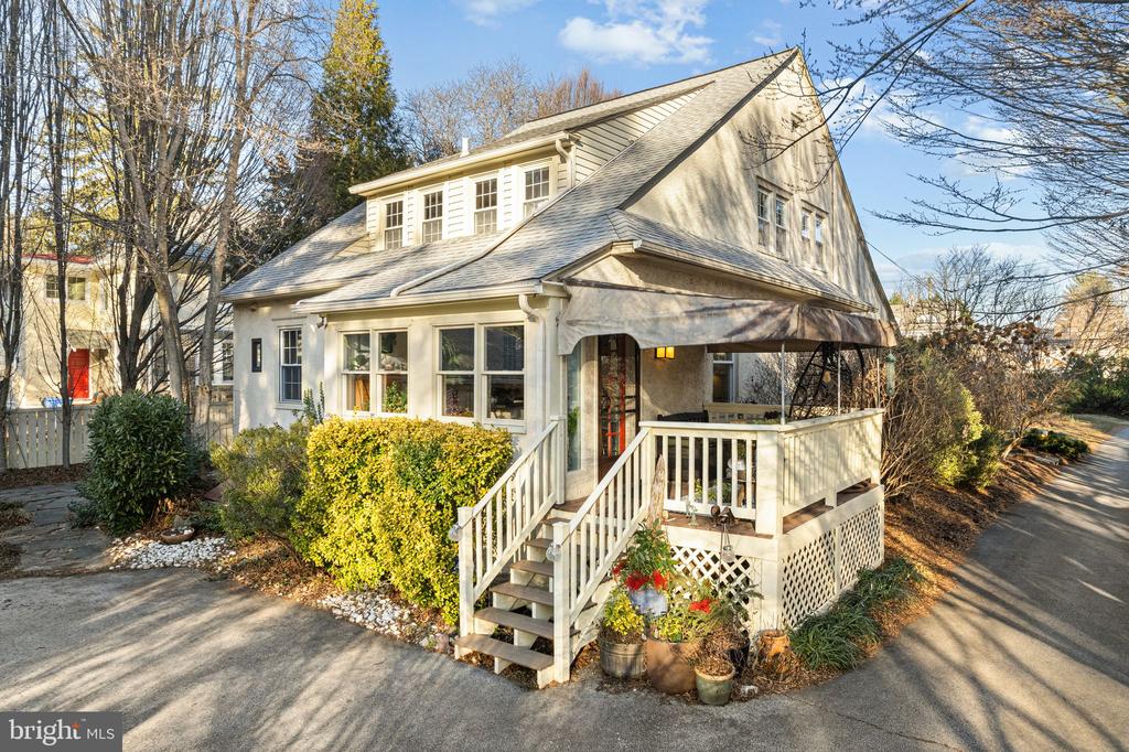 215 N PROVIDENCE ROAD