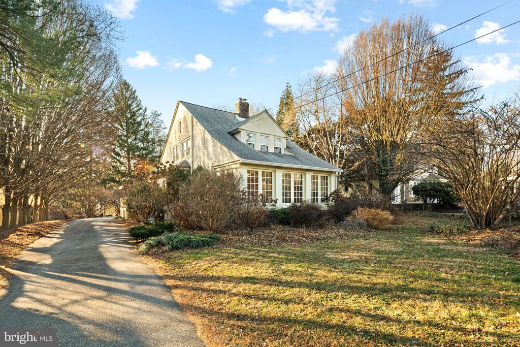 215 N PROVIDENCE ROAD