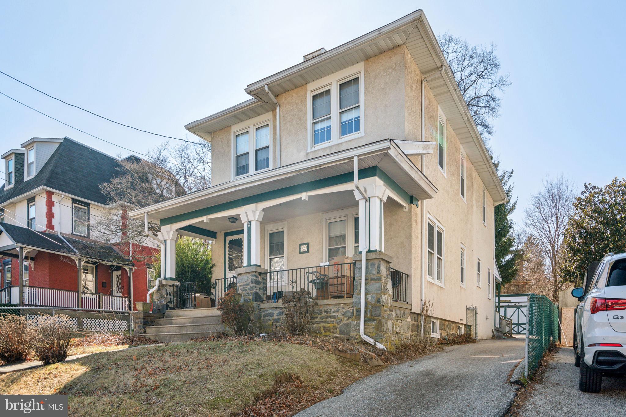 426 W BEECHTREE LANE
