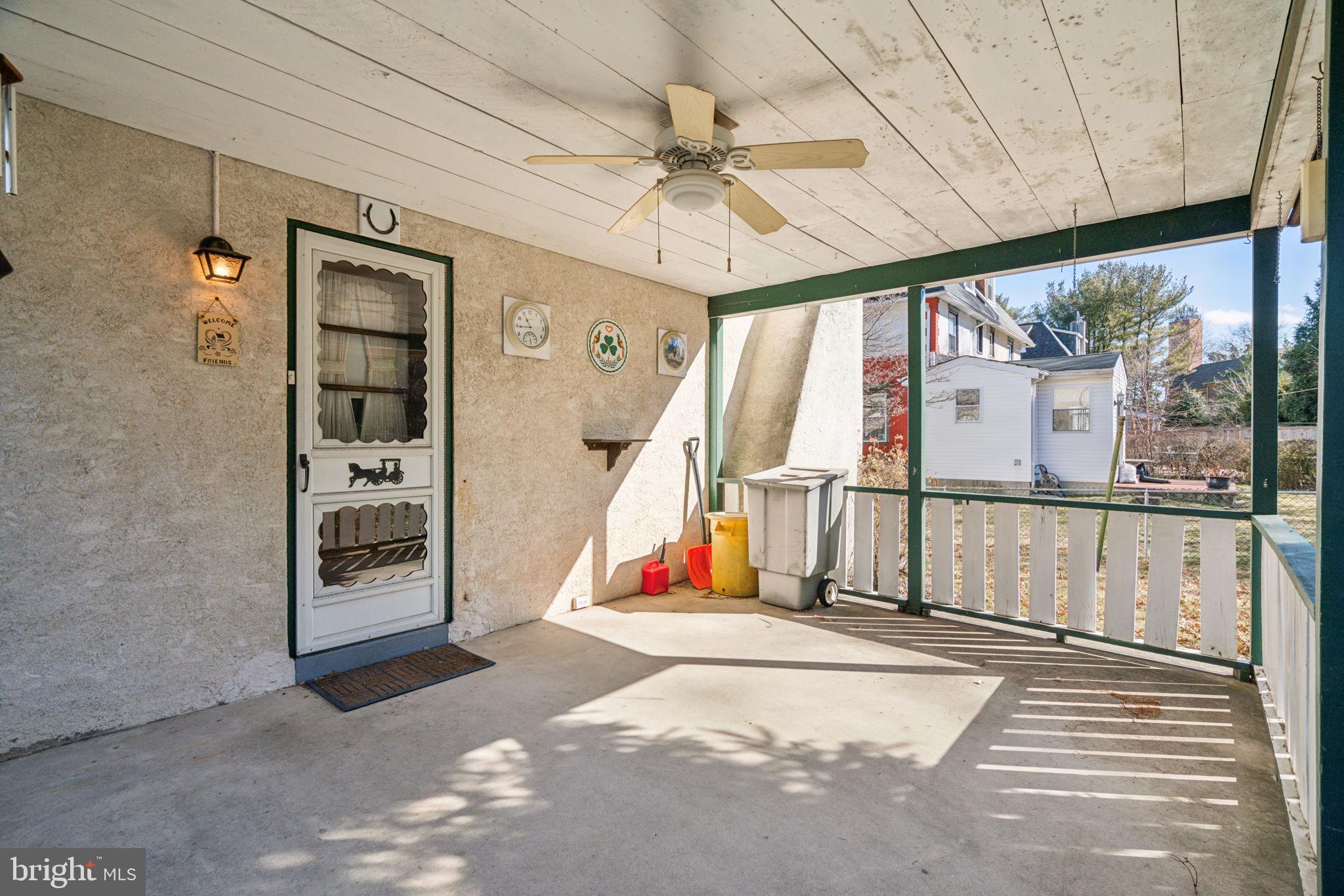 426 W BEECHTREE LANE