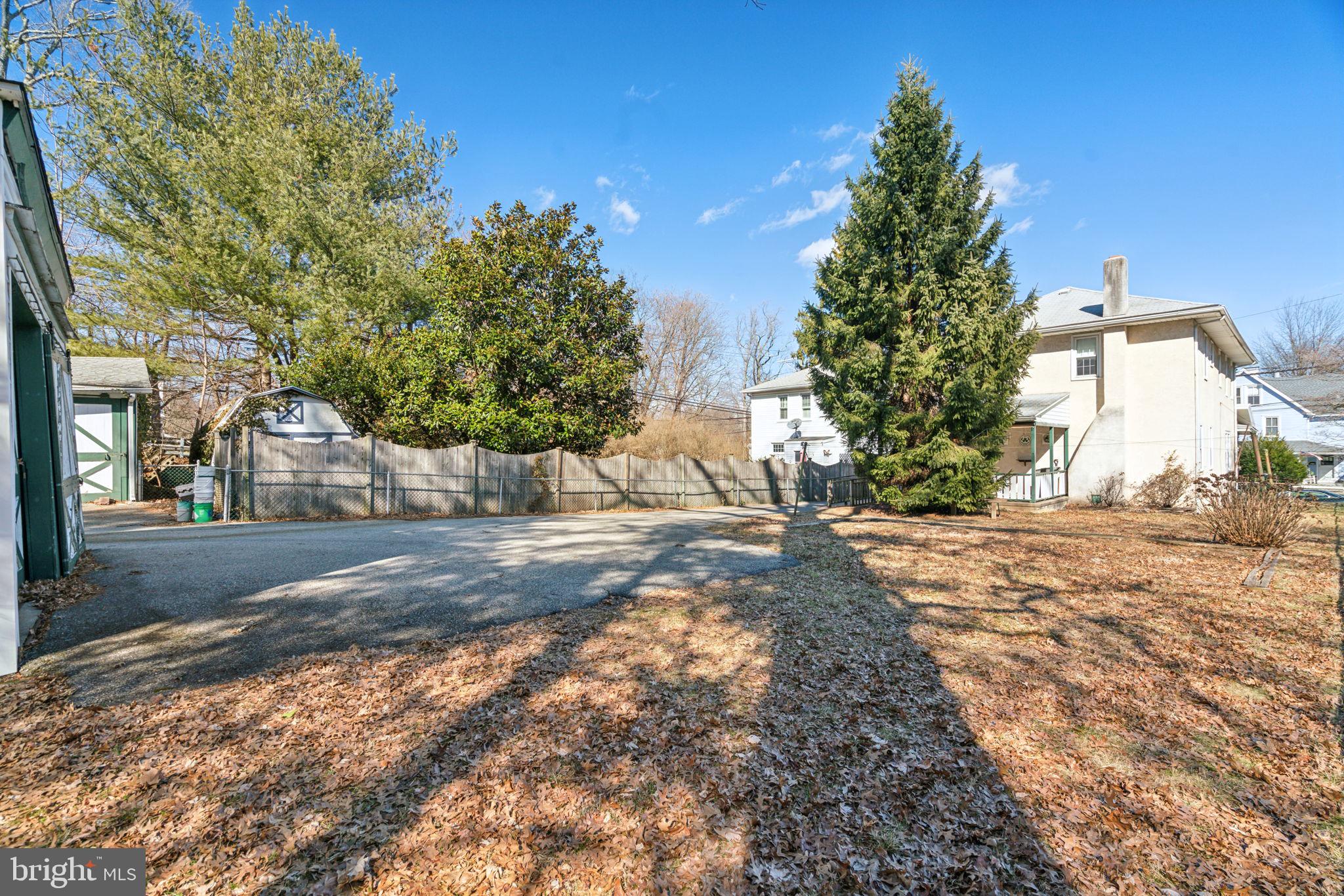 426 W BEECHTREE LANE