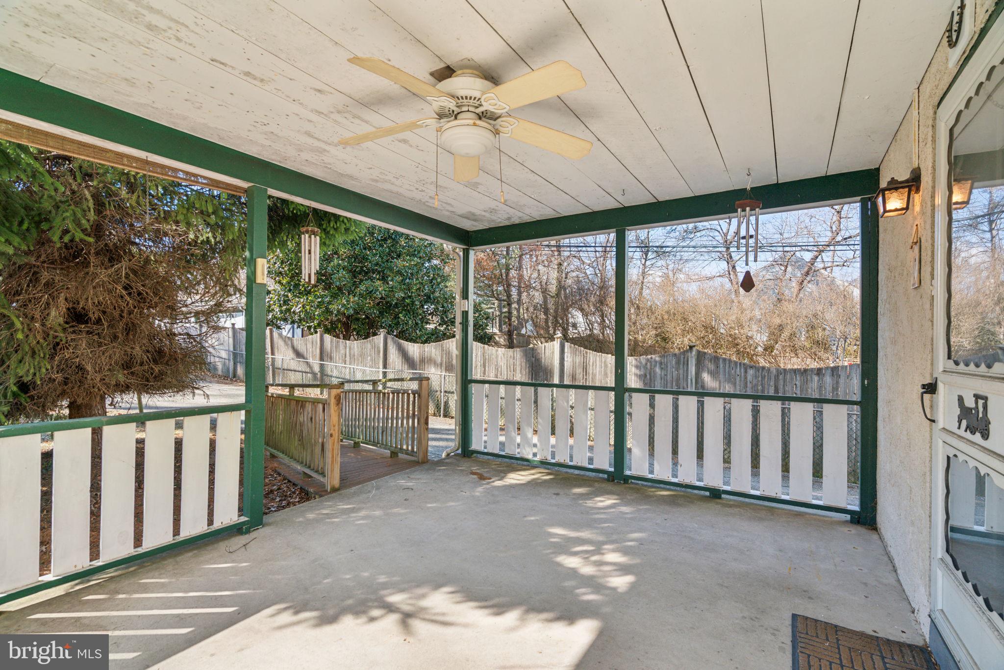 426 W BEECHTREE LANE