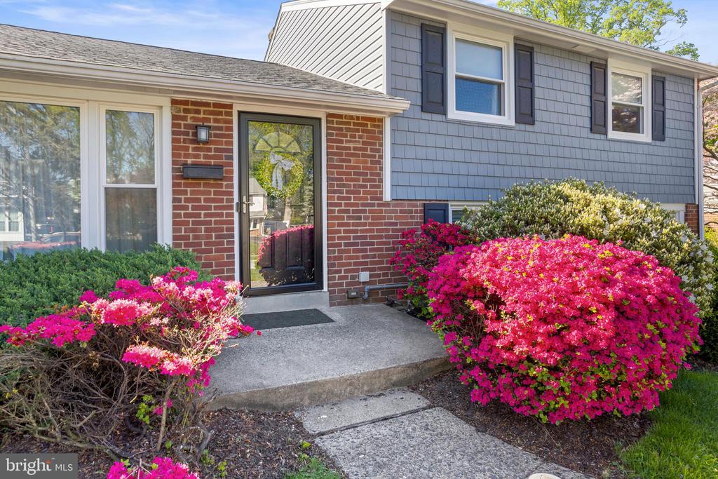 105 LONGVIEW DRIVE