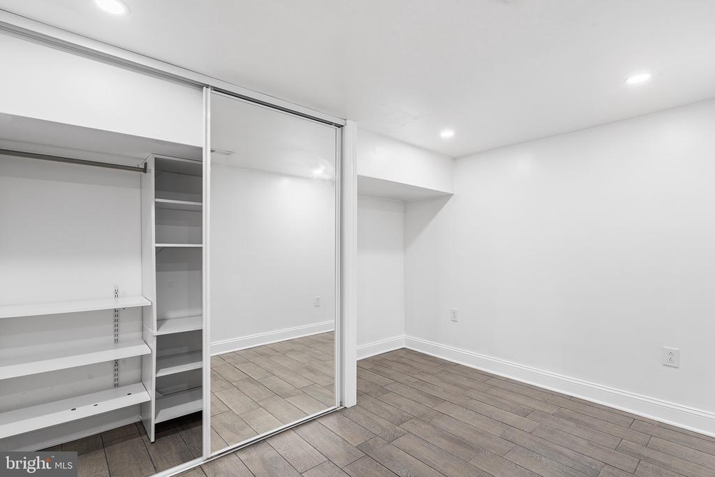 221 W SYLVAN AVENUE
