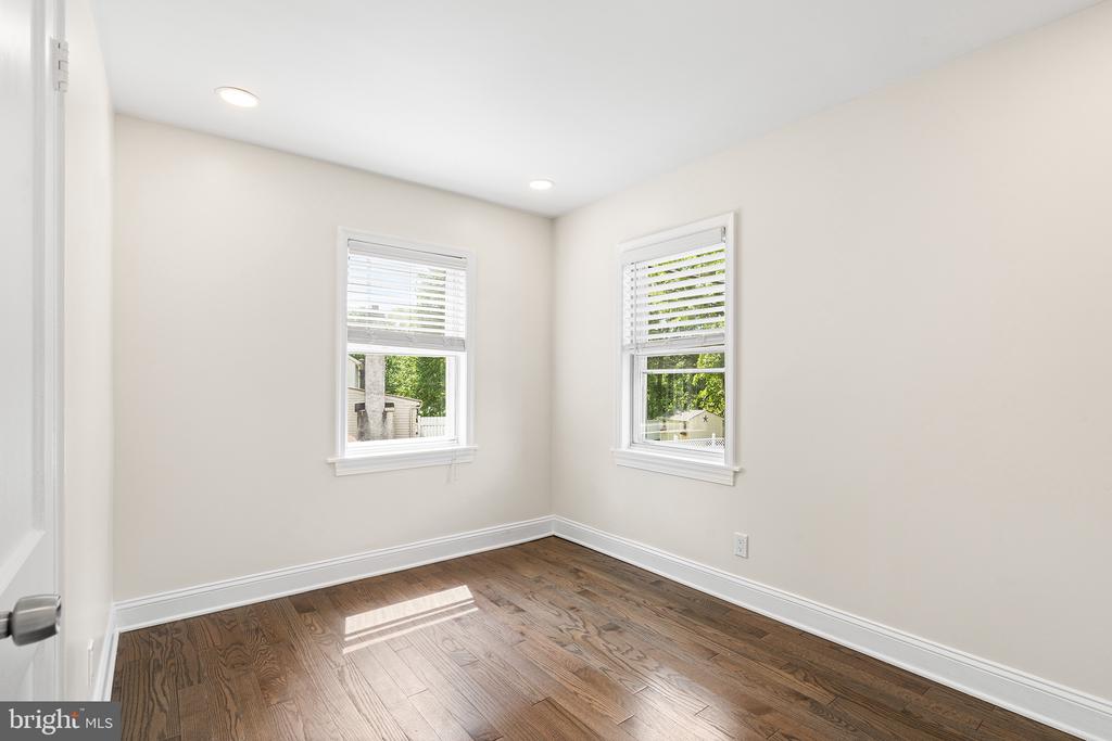 221 W SYLVAN AVENUE