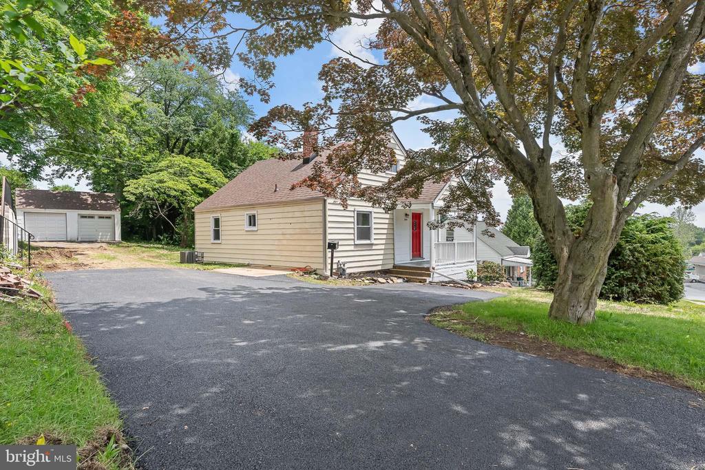 12 ROSALIE LANE