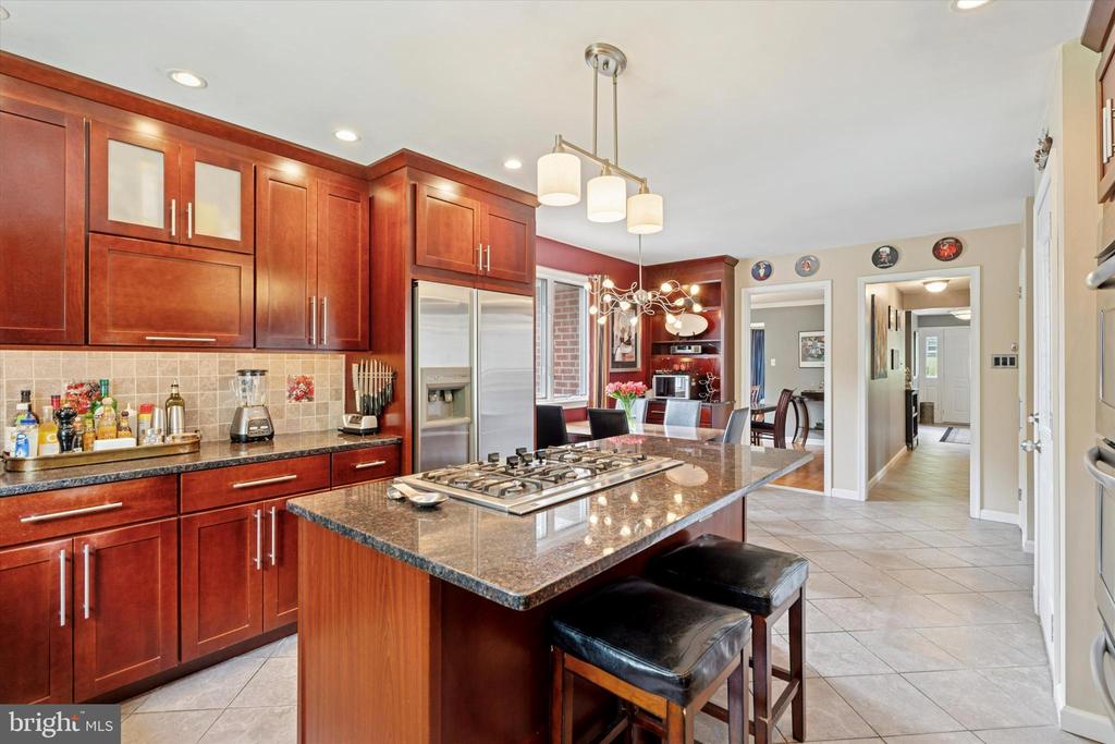 2789 HIGHLAND AVENUE