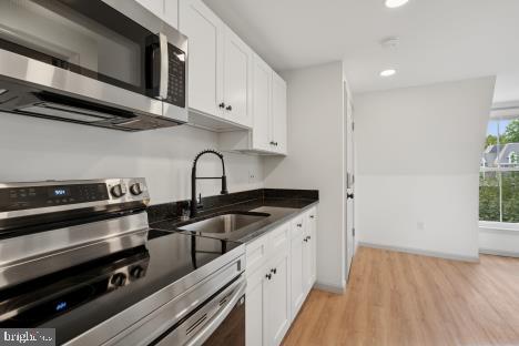 9 W HINCKLEY AVENUE 2