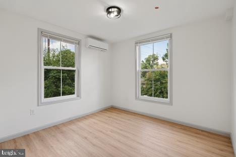 9 W HINCKLEY AVENUE 2