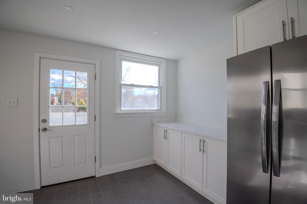 5 W TURNBULL AVENUE