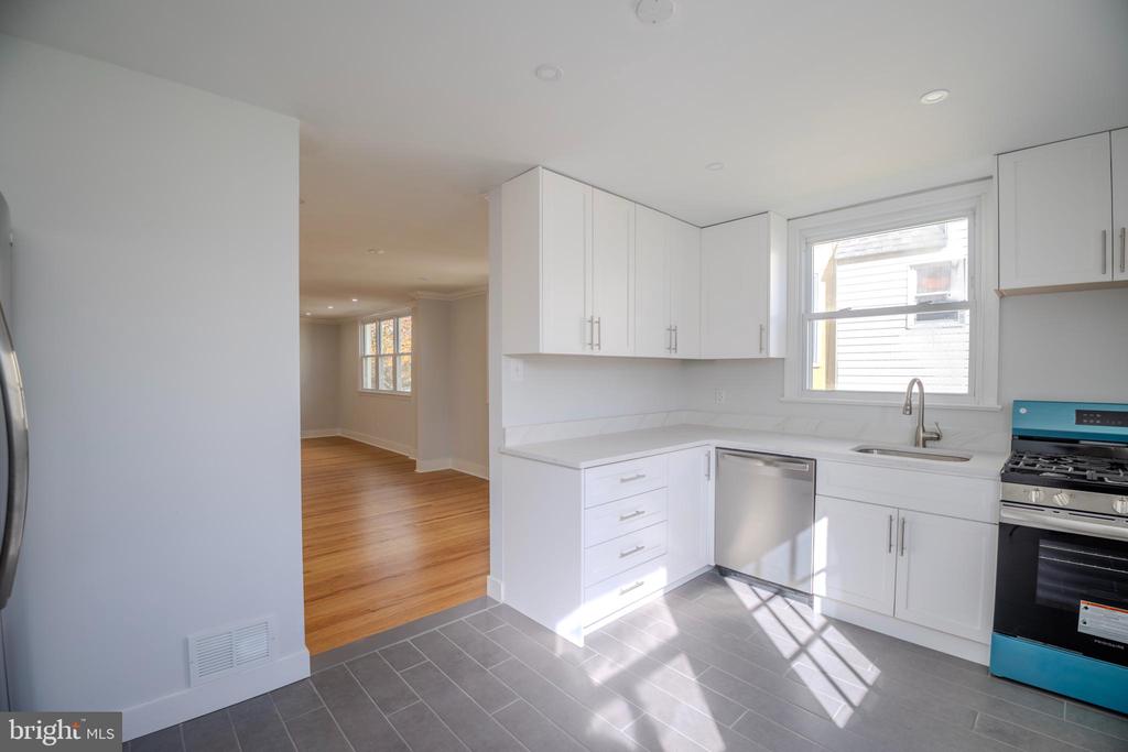 5 W TURNBULL AVENUE