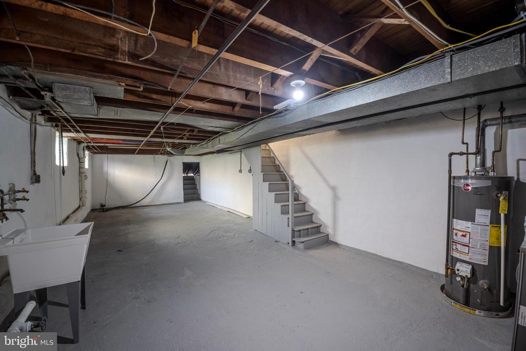 5 W TURNBULL AVENUE