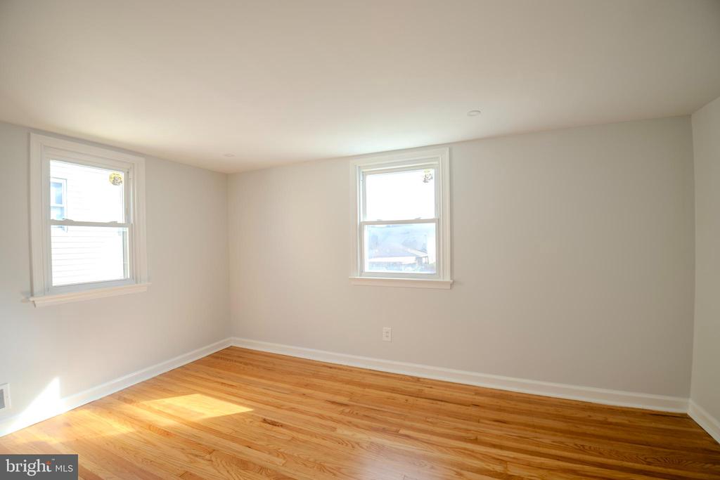 5 W TURNBULL AVENUE