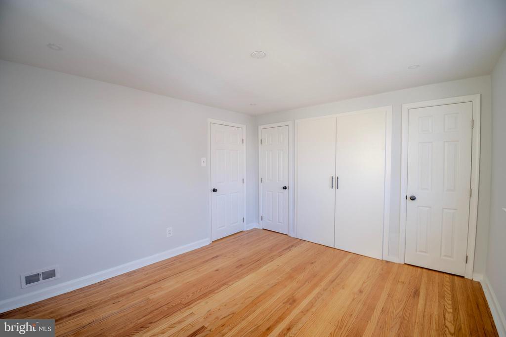 5 W TURNBULL AVENUE