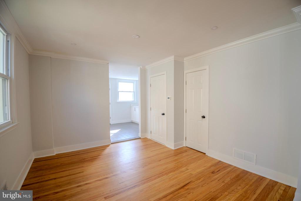 5 W TURNBULL AVENUE