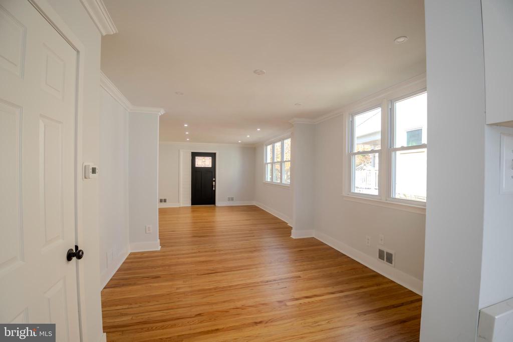5 W TURNBULL AVENUE
