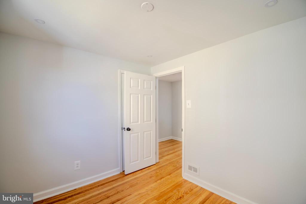 5 W TURNBULL AVENUE