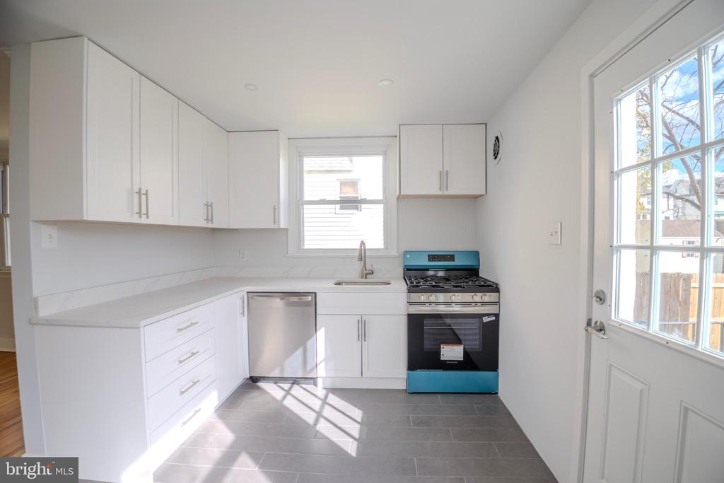 5 W TURNBULL AVENUE