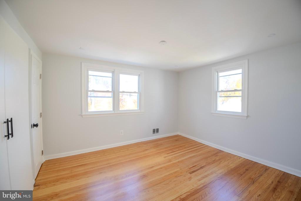 5 W TURNBULL AVENUE