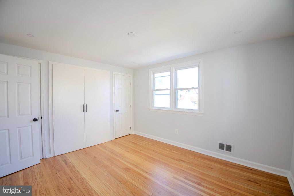 5 W TURNBULL AVENUE