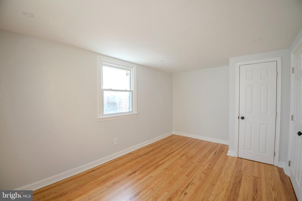 5 W TURNBULL AVENUE