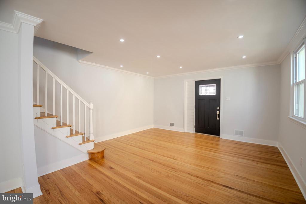 5 W TURNBULL AVENUE