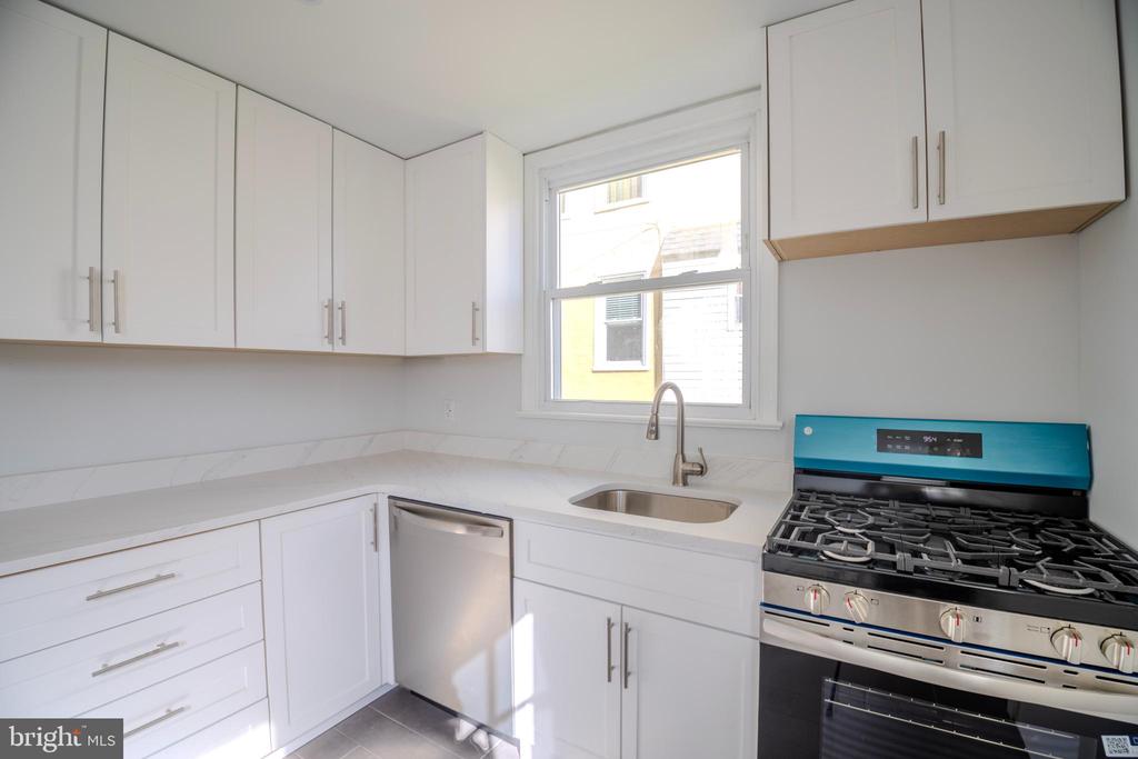 5 W TURNBULL AVENUE