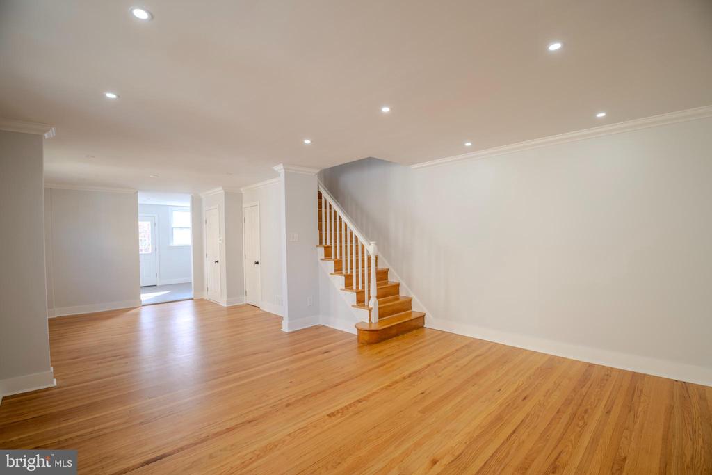 5 W TURNBULL AVENUE