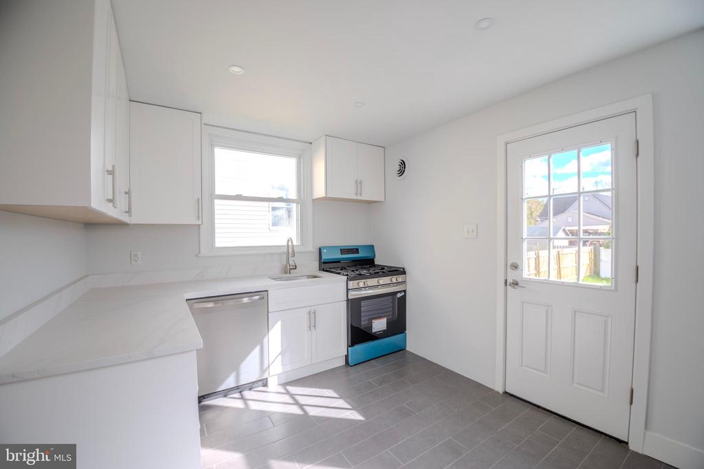 5 W TURNBULL AVENUE
