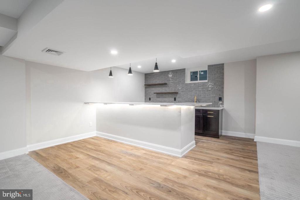 306 SANDCASTLE LANE