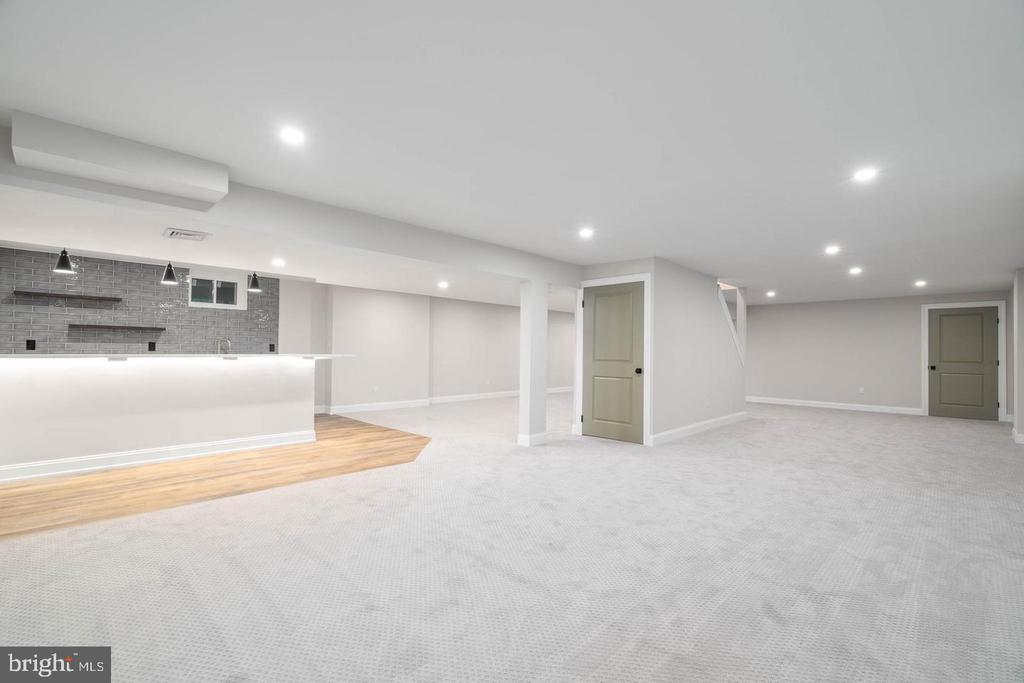 306 SANDCASTLE LANE
