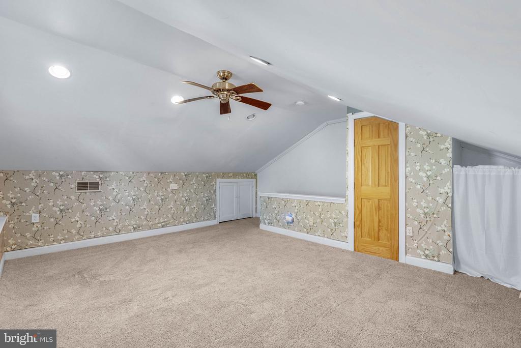 637 COUNTRY CLUB LANE